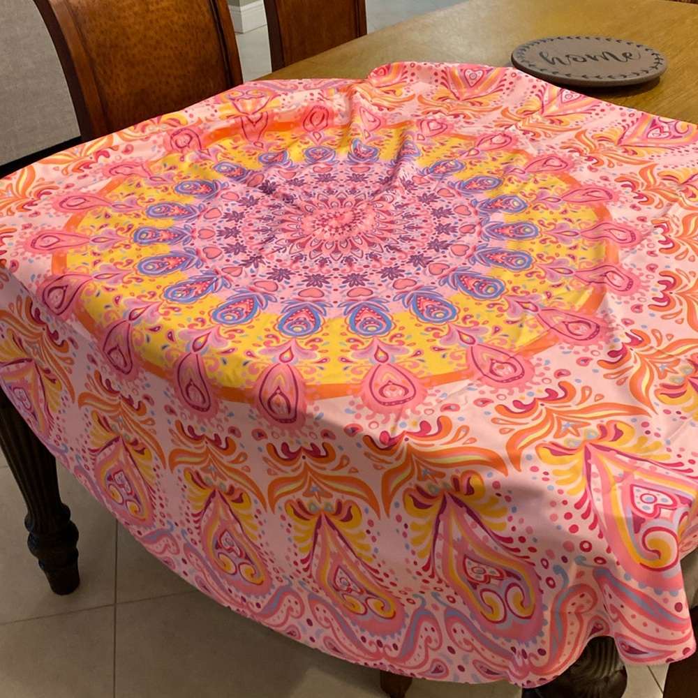 Freehotu round tablecloth